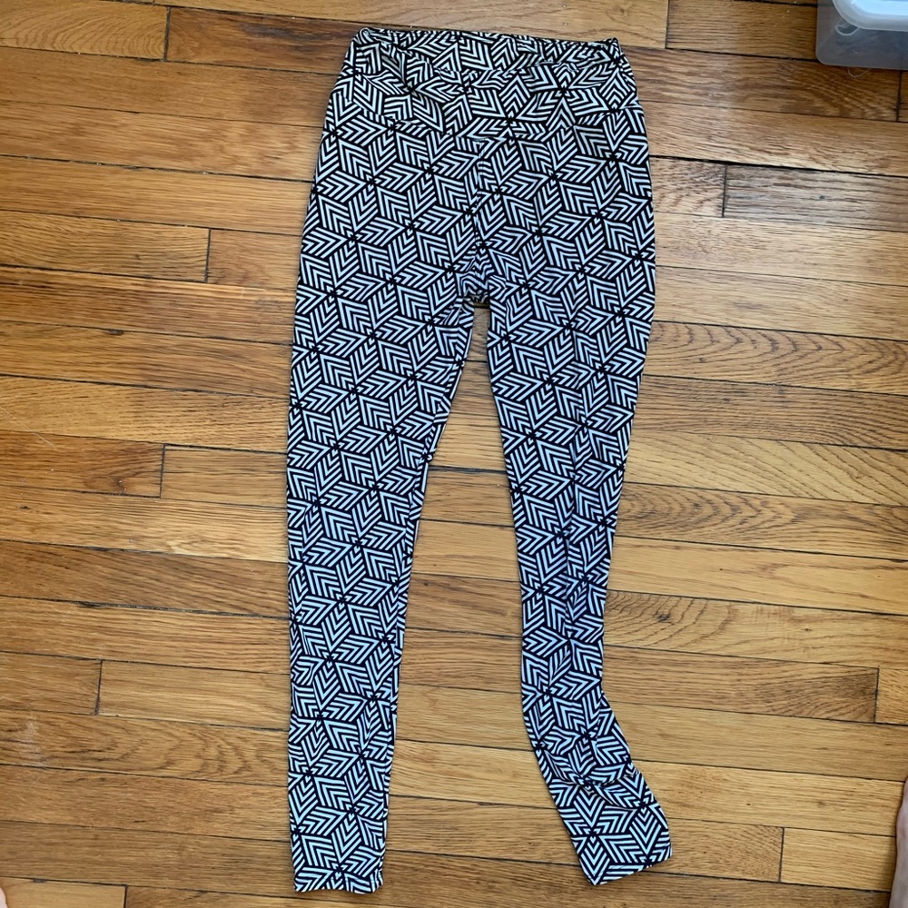 Lularoe Black and White Geometric leggings